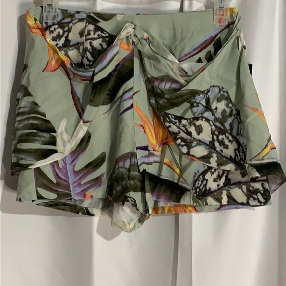 Guess - Picture 5 of 8